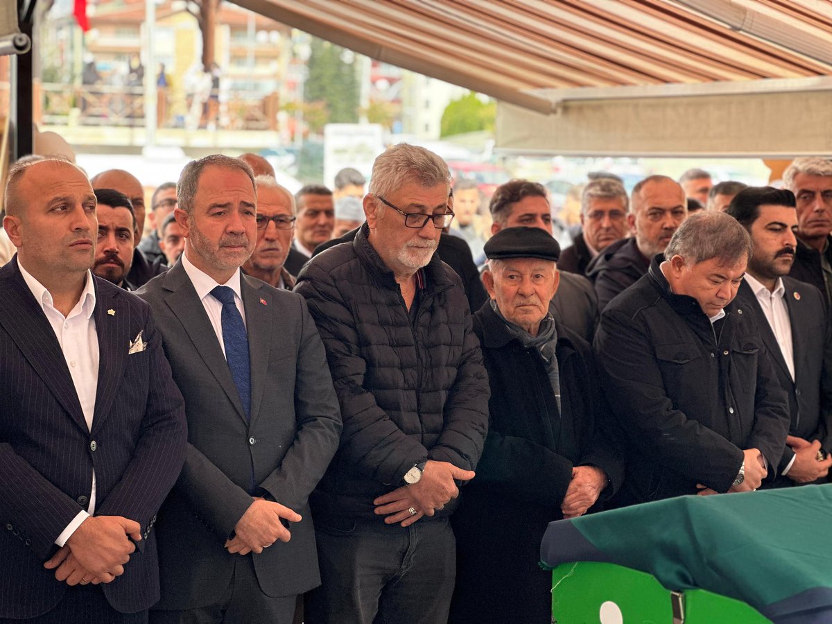 akpartitokat's tweet photo. Merhume Nefise Cengiz ve merhume Neriman Çelebioğlu’nu dualarla son yolculuklarına uğurladık.

Merhumelere Allah’tan rahmet; ailelerine, yakınlarına ve sevenlerine sabır ve başsağlığı diliyoruz. https://t.co/RluRsDZVDf