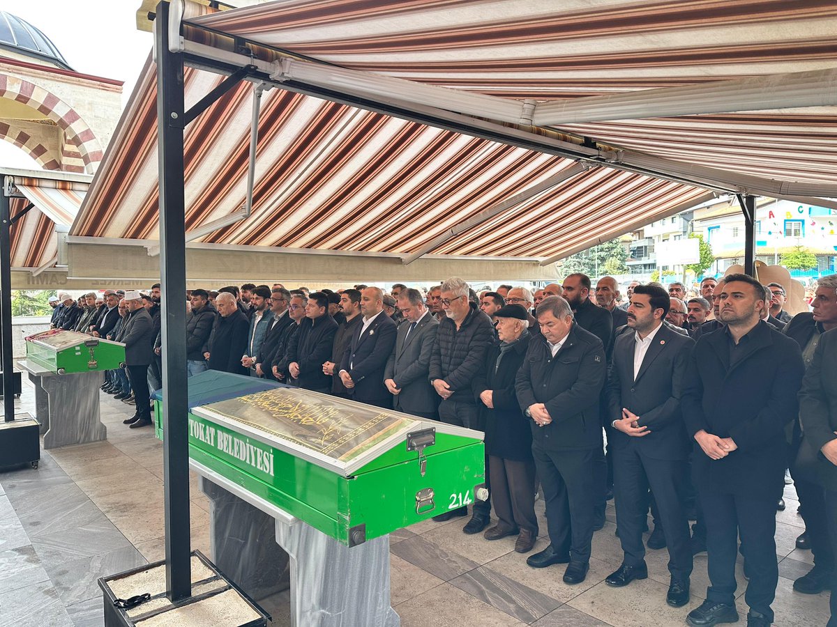 akpartitokat's tweet photo. Merhume Nefise Cengiz ve merhume Neriman Çelebioğlu’nu dualarla son yolculuklarına uğurladık.

Merhumelere Allah’tan rahmet; ailelerine, yakınlarına ve sevenlerine sabır ve başsağlığı diliyoruz. https://t.co/RluRsDZVDf