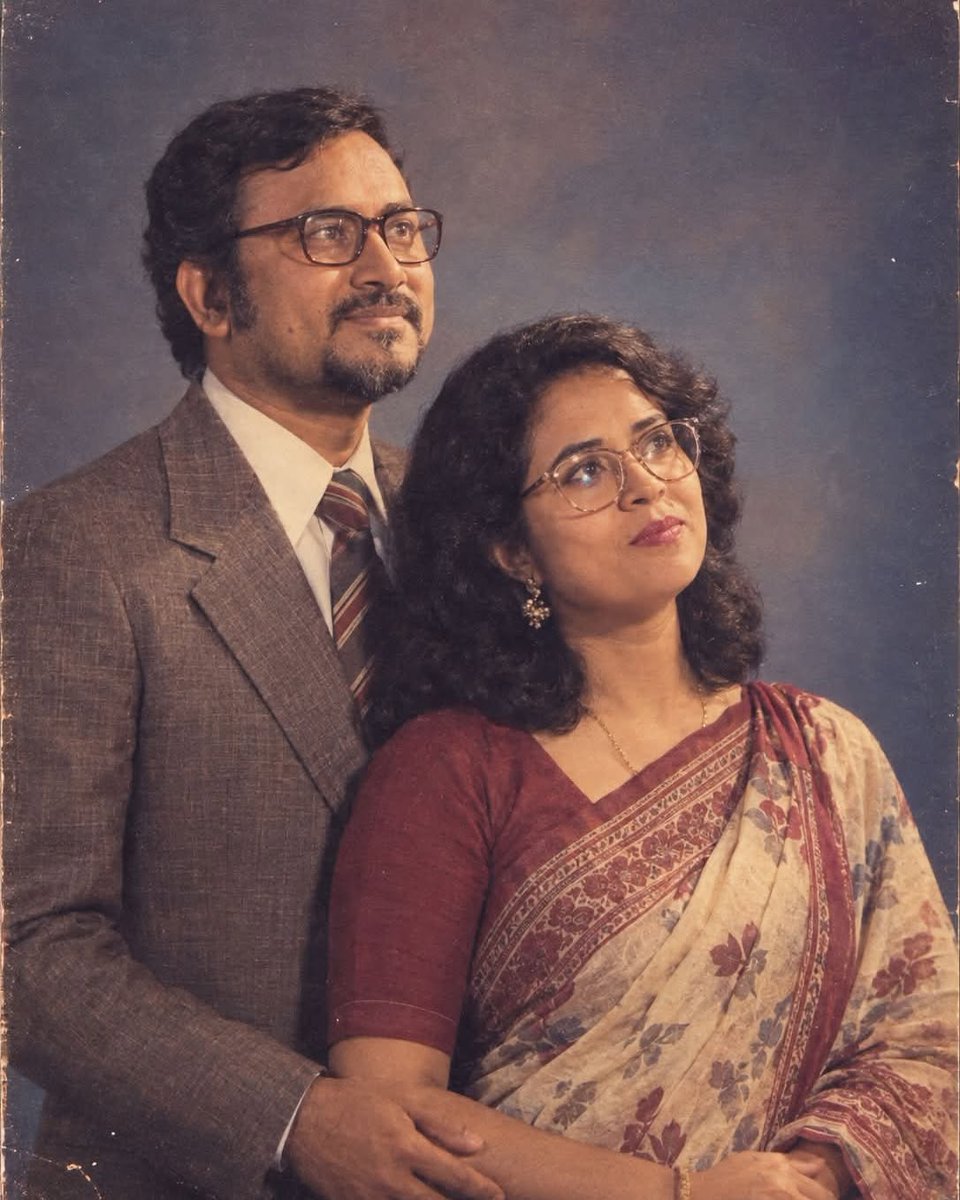 clarisslopez's tweet photo. কিছু ছবি শুধু ছবি নয়, সময়ের পাতায় জমে থাকা এক টুকরো গল্প। পুরোনো দিনের সরলতা, ভালোবাসা আর একসাথে পথচলার মায়া আজও ফ্রেমে জীবন্ত। সময় বদলায়, কিছু ভালোবাসা চিরকাল একই থাকে। https://t.co/fLDyyuT1hQ