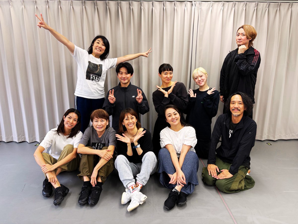 FUJI3_actfes's tweet photo. 本稽古スタート!
本日10月5日、
FUJI×3 ACT FESTIVAL
オリジナルミュージカル『OUT』の本稽古が始まりました!
ここから10月29日の開幕へ。
歌、ダンス、芝居を重ねながら、
『OUT』の世界をみんなで創っていきます。
「もう一度、やってみない?」
ぜひ劇場で受け取ってください。 https://t.co/hZpUHVC2gP