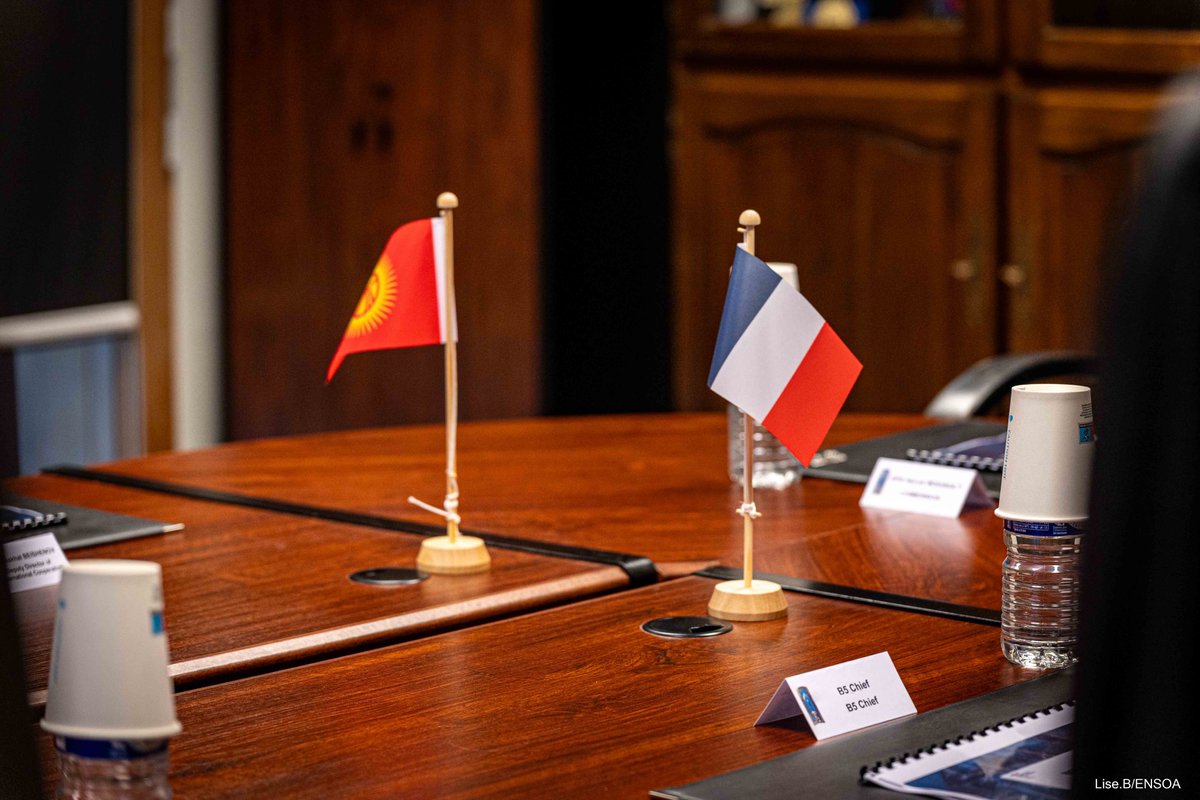 ENSOAOfficiel's tweet photo. 🇫🇷🤝🇰🇬 Le modèle du sous-officier français rayonne au-delà de nos frontières. Cette semaine, l’ENSOA a accueilli une délégation du Kirghizistan : échanges de savoir-faire, partage d’expériences et découverte du modèle de formation français. https://t.co/y2nhb3UM5H