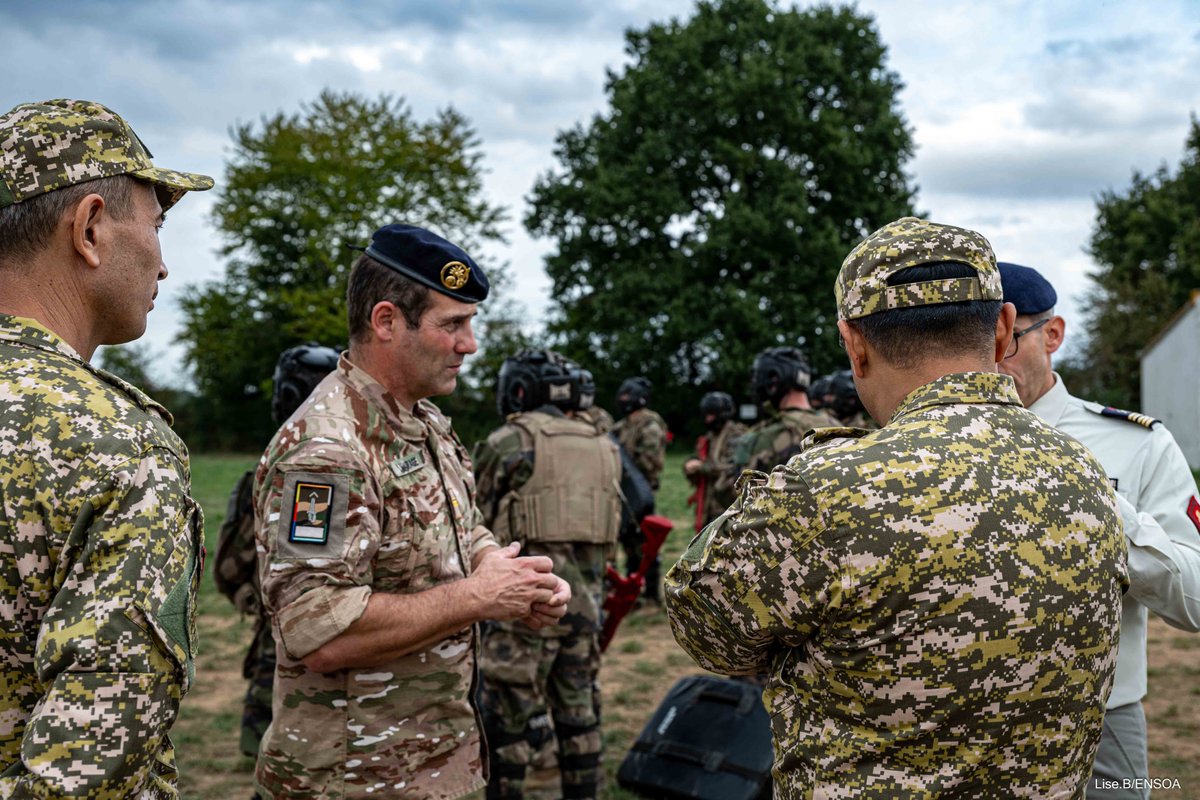 ENSOAOfficiel's tweet photo. 🇫🇷🤝🇰🇬 Le modèle du sous-officier français rayonne au-delà de nos frontières. Cette semaine, l’ENSOA a accueilli une délégation du Kirghizistan : échanges de savoir-faire, partage d’expériences et découverte du modèle de formation français. https://t.co/y2nhb3UM5H