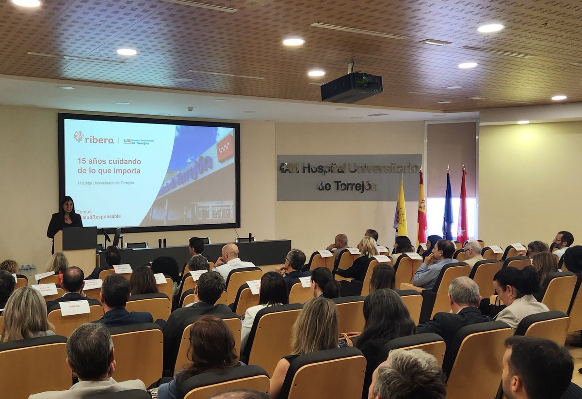 UCAM's tweet photo. 🎂 La #UCAM, presente en el XV Aniversario del Hospital Universitario de #TorrejóndeArdoz.
➡️ Continuamos impulsando la #SaludResponsable gracias a nuestras titulaciones sanitarias en el Campus UCAM-COE de Torrejón: https://t.co/psU0TIUM8x https://t.co/F8GRwAbxDb