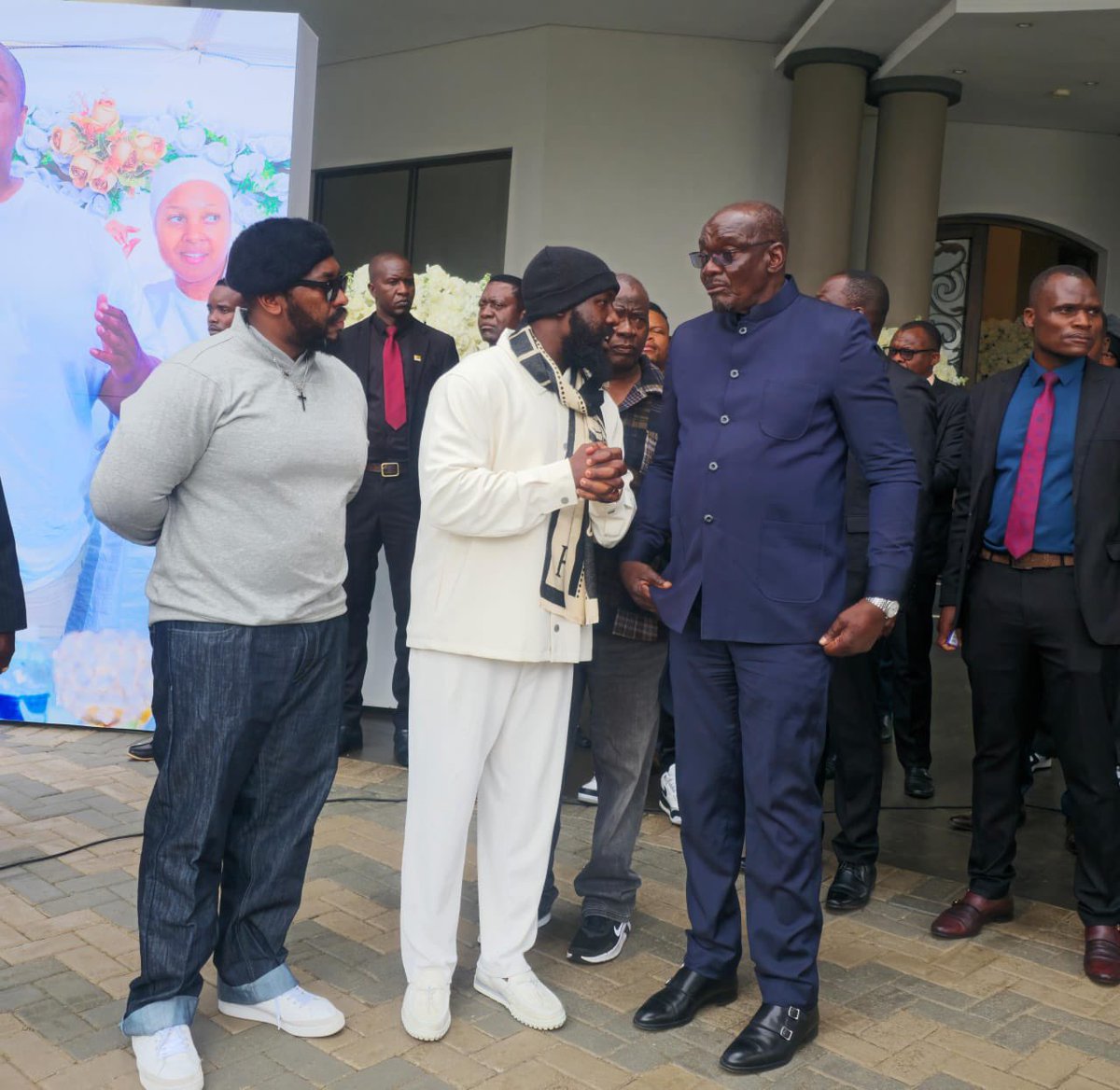 zimlive's tweet photo. Vice President Kembo Mohadi has visited Wicknell Chivayo’s home to pay his respects following the tenderpreneur’s death in a helicopter crash on September 30. President Mnangagwa has also been to the house but vice president Constantino Chiwenga has stayed away https://t.co/rVukP7NsxP