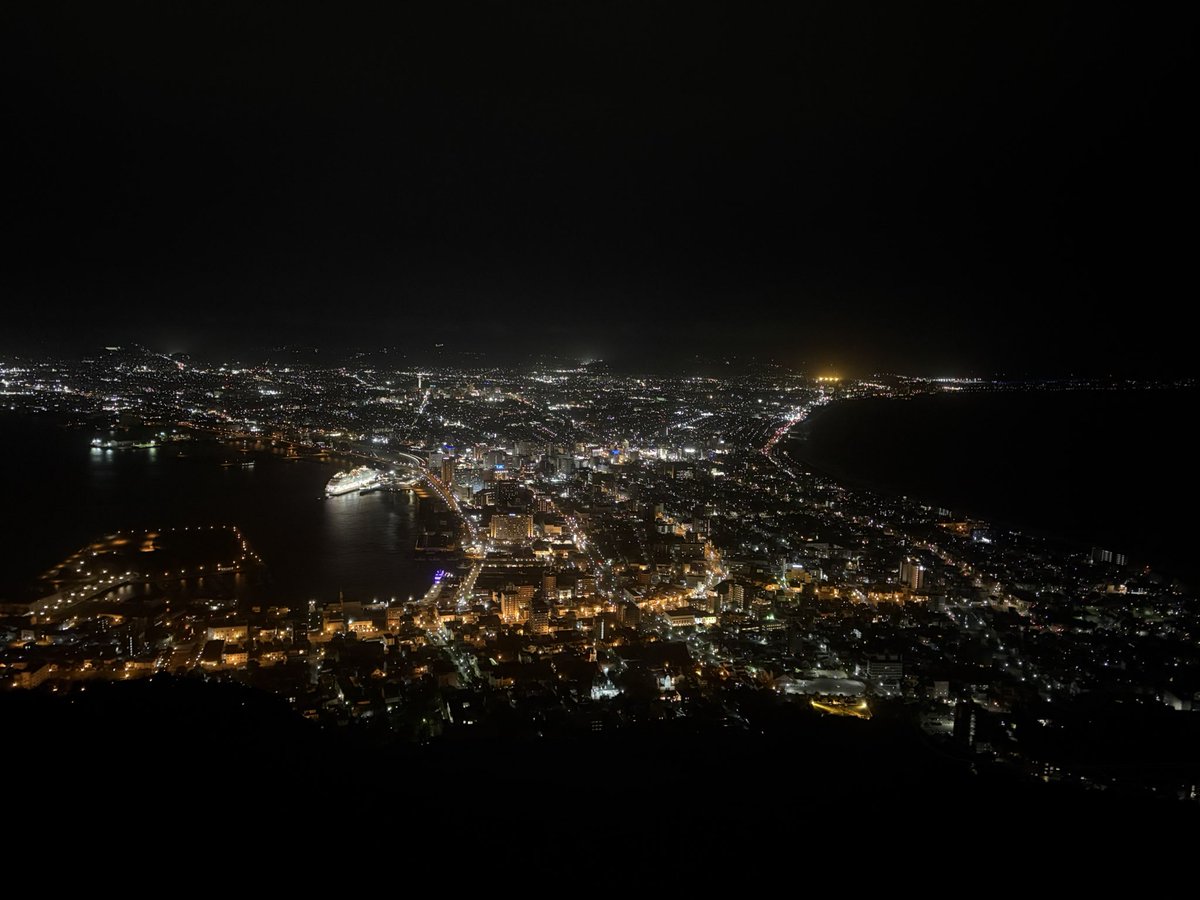 Faporgra627's tweet photo. 函館山からの夜景🏙
4年越しにようやくリベンジできた！！やっと見られてめちゃくちゃ嬉しい😭😭
めっちゃ綺麗だった✨✨ https://t.co/BkWG1Q6HKn