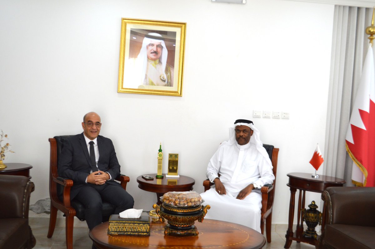 DZconsulateJED's tweet photo. بتاريخ 05/10/202 قام سعادة السيد/ محمد الحبيب زهانة، القنصل العام، بزيارة مجاملة لسعادة السيد/ موسى عبد الله النعيمي، قنصل عام مملكة البحرين بجدة https://t.co/wE3w9AQWiX