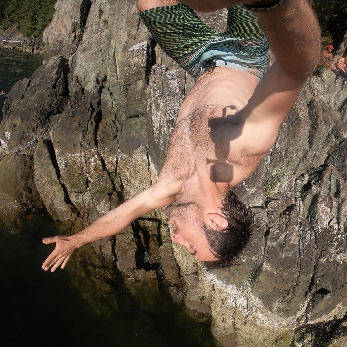 edgarvasqueslun's tweet photo. Cliff jumping at Lion’s Bay has an incredible vibe. Even when it’s crowded, everyone is supportive and it’s a lot of fun. Jumps range from 4m to 15m+, plus two swing ropes. Perfect water temp. Definitely coming back. https://t.co/QdaRxYBbU4