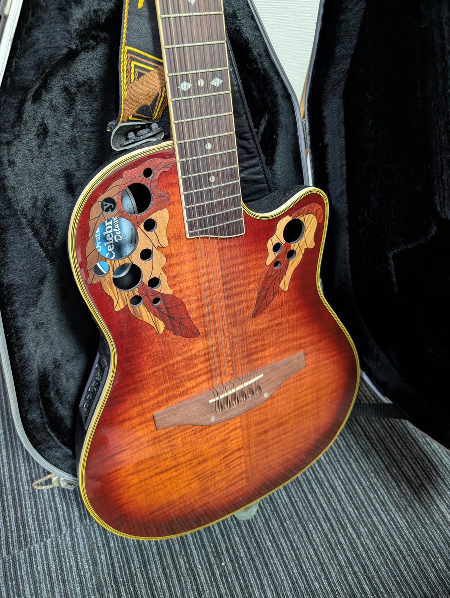 eNe4do's tweet photo. 30年ぶりにオベーションの十二弦ギターのケース開けたけど、時が止まってる。 https://t.co/itcNRZQElH