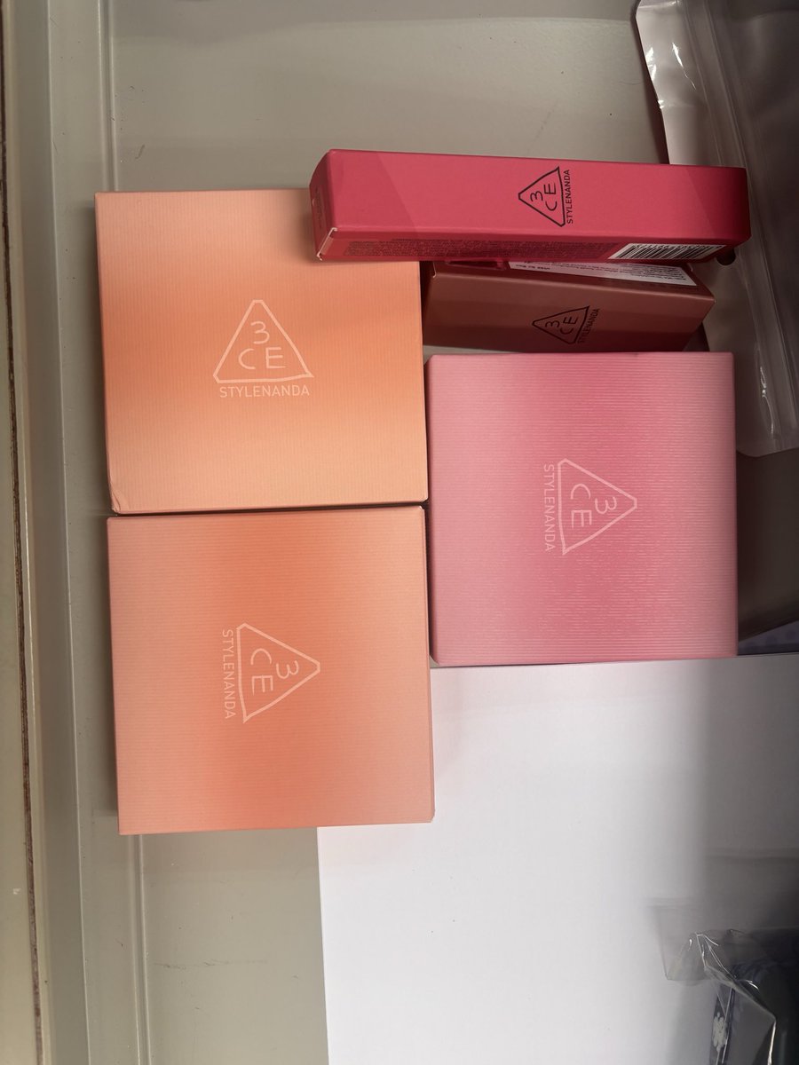 Chateaoo's tweet photo. ได้รับของแล้ววว แพคอย่างดีเลย สภาพสวยกริบ #ร้านขายของชำของวอมอ https://t.co/ub1vsH5ePs