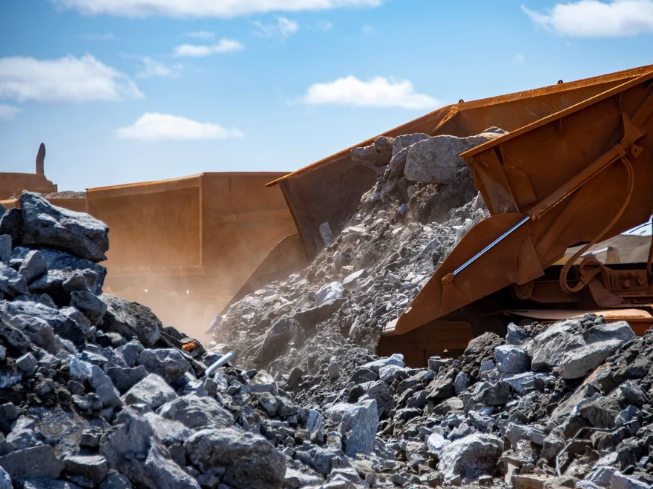 MiningDig's tweet photo. With demand for key minerals such as lithium, copper, cobalt and nickel growing rapidly, miners are under increasing pressure to improve productivity⛏️

Robotic Process Automation (RPA) is helping businesses automate repetitive tasks.

🔗 See more: https://t.co/MgDsYMz2DP https://t.co/dGBlxqsA62