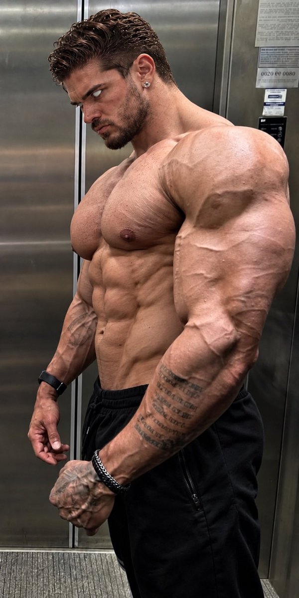 SlickEliMuscle's tweet photo. Every curve, every fiber, every detail: an invitation to muscle worship. 🦾🔥 https://t.co/vY2kRTSUQ9