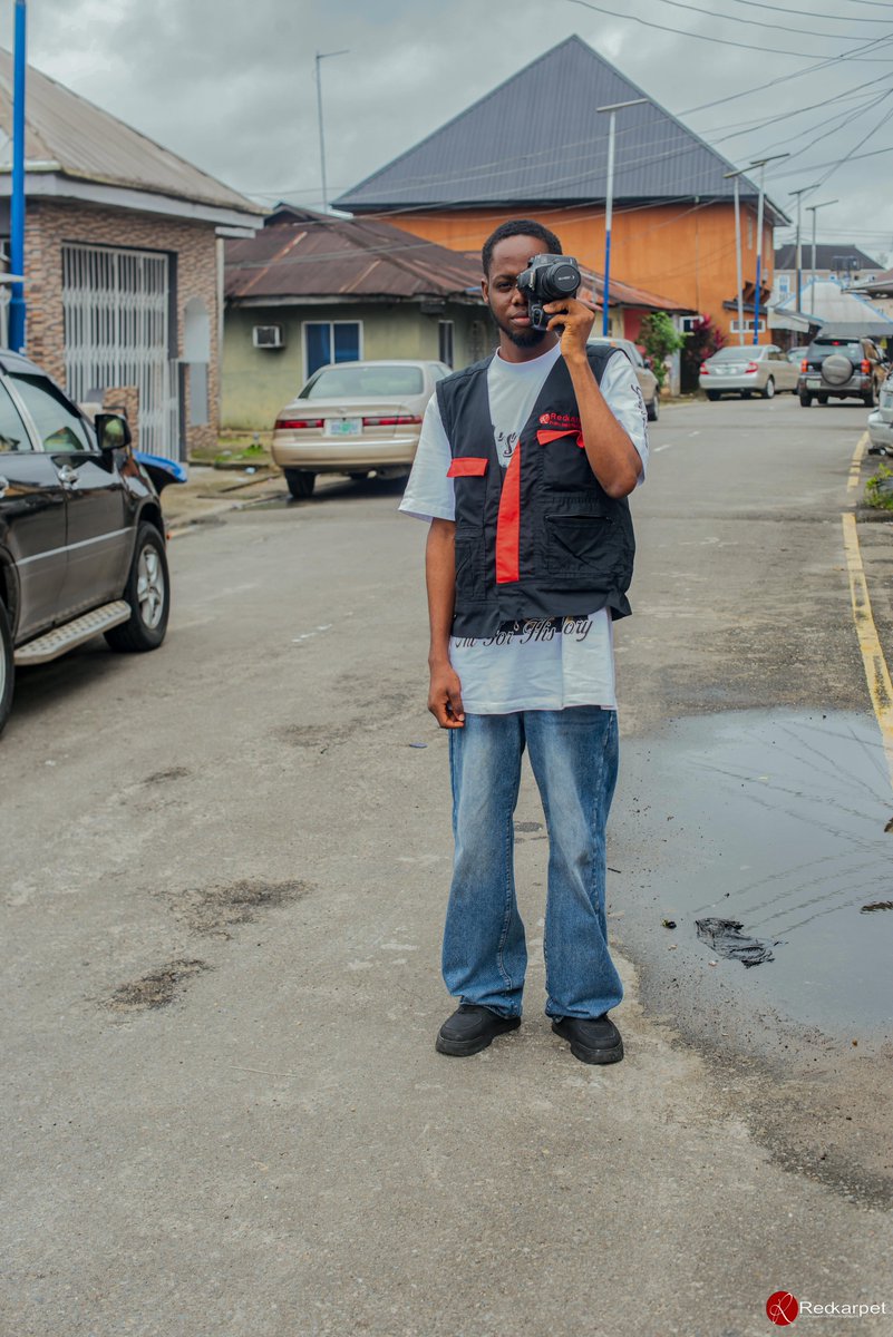 paultubona8's tweet photo. My profession I'm a photographer I base in port Harcourt. My field event coverage, birthday celebration, wedding, burial, studio pictures, I also do all kinds of frame https://t.co/rJosk5ErKh