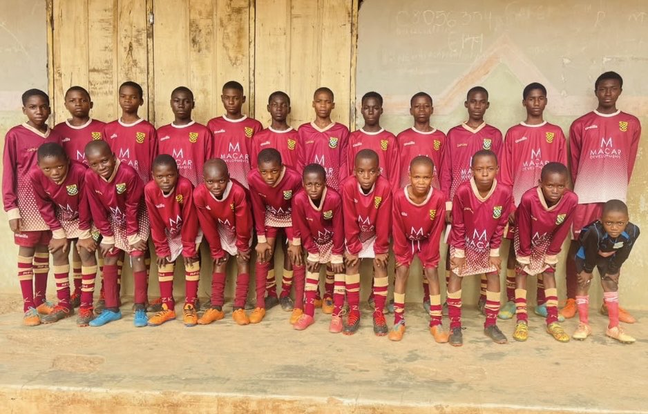 KitAid's tweet photo. 🇳🇬⚽ Amazing to see this fantastic mix of kit arrive in Lagos, Nigeria! 🌍❤️

A huge thank you Rochester United FC, Folkestone Dynamo and Loose Lions for donating the boots and helping put smiles on faces! 👟🙌

The Team Fico players have absolutely loved receiving the kit ⚽ https://t.co/095HNpGssL