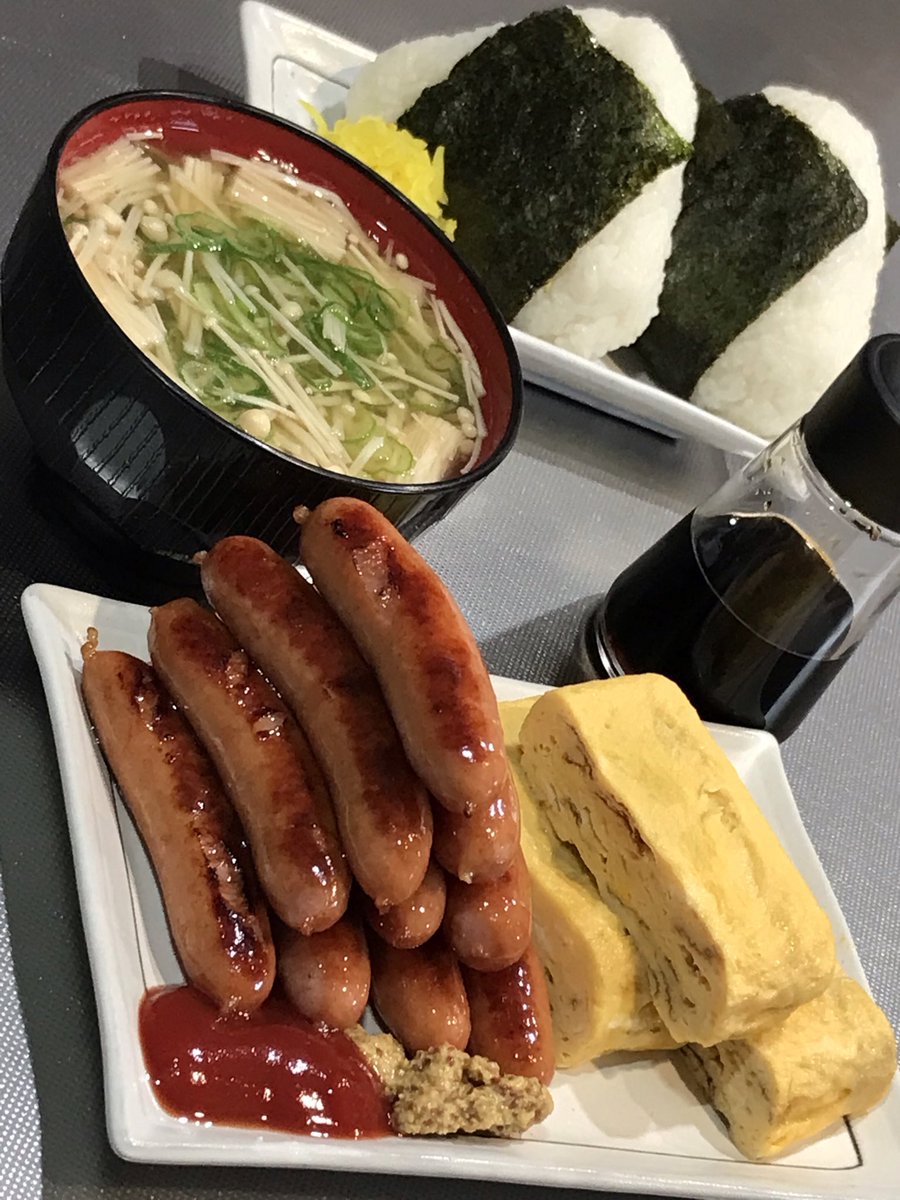sense_kabu's tweet photo. 今日はシャウエッセン&amp;卵焼きのおにぎり定食を食べました。おいしかったです。 https://t.co/FcGyySRY8F