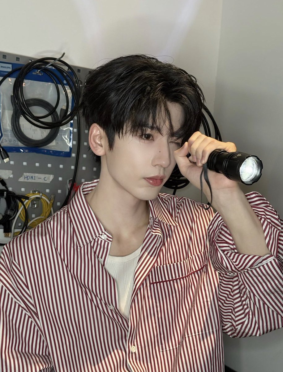 PG0215's tweet photo. นักแสดง ✅ ตากล้อง ✅
วิศวกร ✅ คนหล่อ ✅

เป็นทุกอย่างให้เธอแล้ว https://t.co/4ot76TtFoY