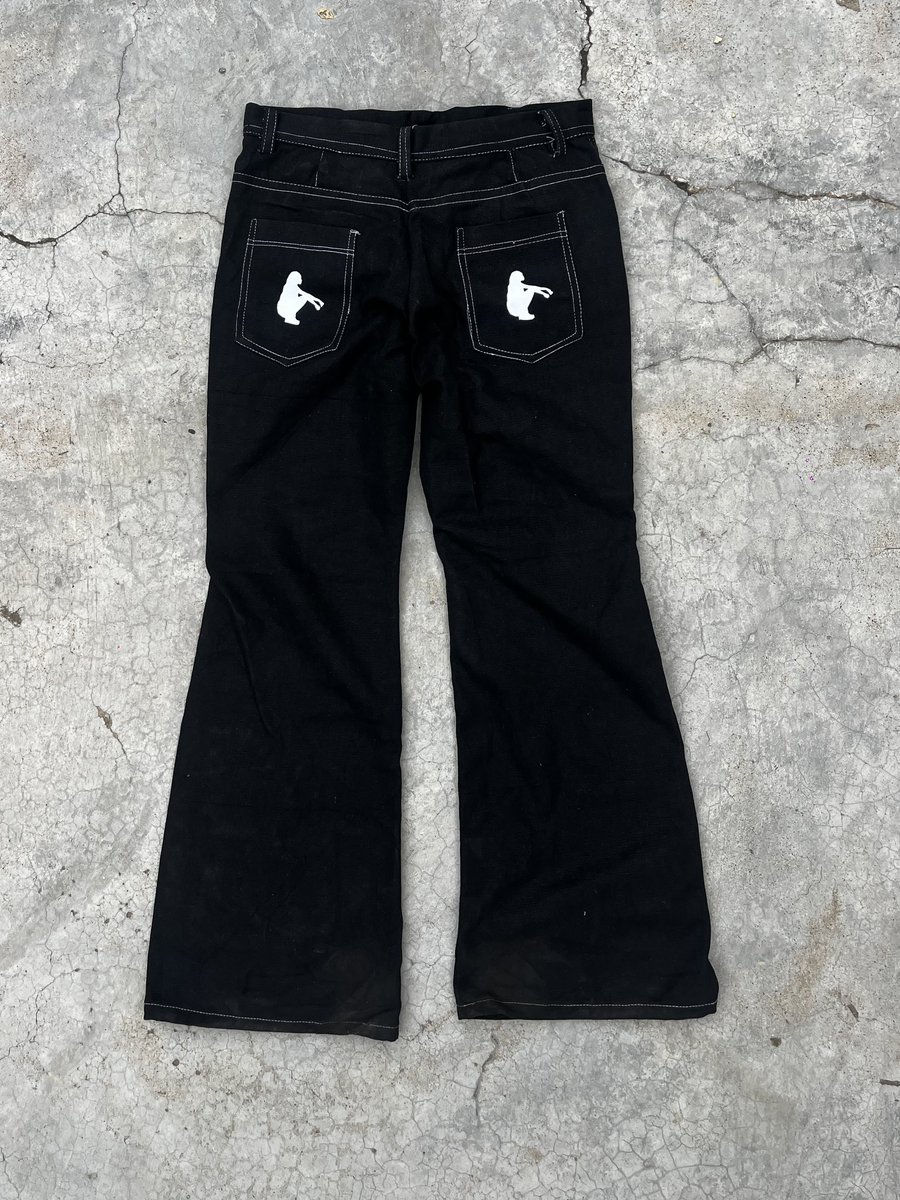 kashkoiki's tweet photo. i’m dropping 15 1of1 rockboy tees, all hand painted by the amazing bontoshe 

also dropping this rockboy zipper flare denim (all handmade by me)

this friday (oct 10) 5pm | rockboyworldwide on insta https://t.co/H5vAwtUk0g