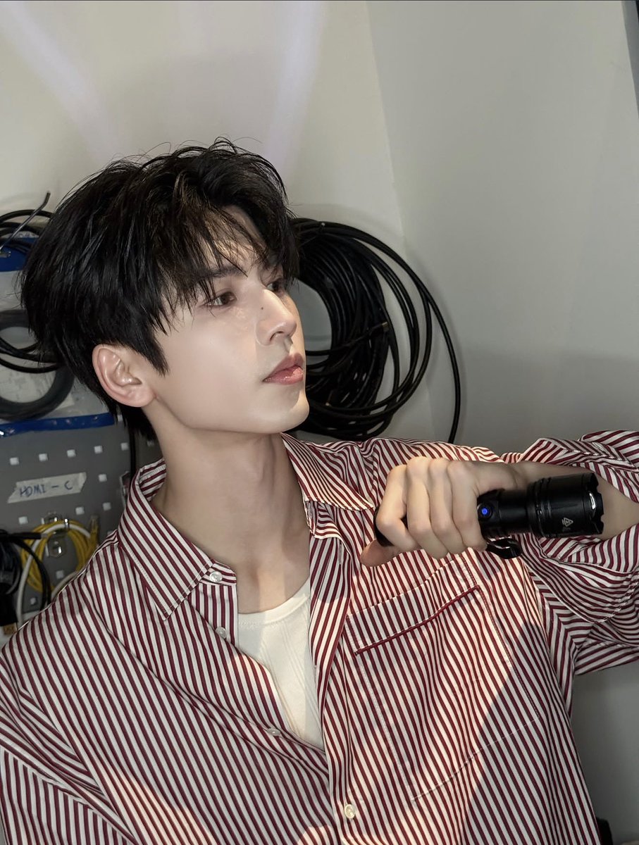 PG0215's tweet photo. นักแสดง ✅ ตากล้อง ✅
วิศวกร ✅ คนหล่อ ✅

เป็นทุกอย่างให้เธอแล้ว https://t.co/4ot76TtFoY