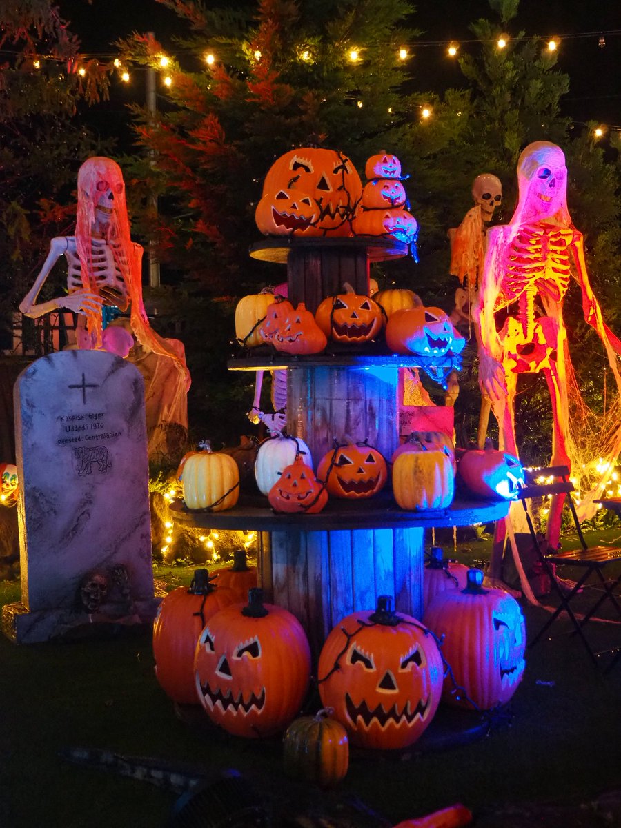 nkankoukyoku's tweet photo. 秋の那須塩原も自然だけじゃない！
ちょっと大人なハロウィンを楽しむ🎃

黒磯・板室ICすぐにある
📍那須パラダイスヴィレッジ

ホラー苦手な方はちょっと注意！
でもフォトスポットだらけの
ハロウィンが開催されています🙂‍↕️

秋限定のドリンクはさつまいもが��ロゴロと入っていて、おいもスイーツ好きの方にはおすすめです🍠💛

 #おいもスイーツ #ハロウィン #那須塩原