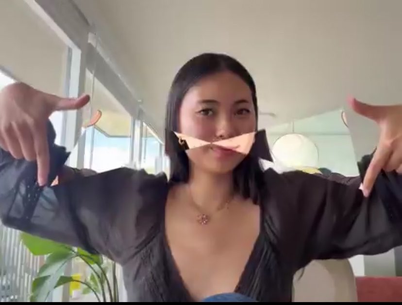 djeeq's tweet photo. This is wrong, it should still be a rectangular shape with this move.

It becomes this shape only if one hand is moved. https://t.co/4kfjAY0aO2