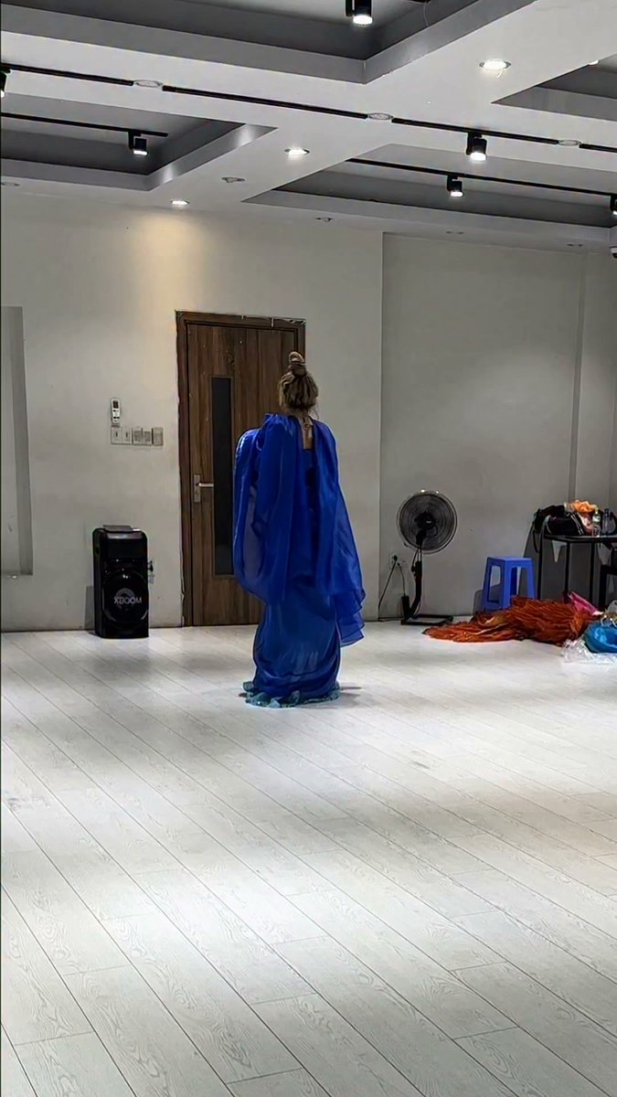 DallelasteLuu's tweet photo. Trác Thanh Phương Thảo tập tung tà, tung c��nh bay đi đâu đây. Trang phục bởi Anh Nguyễn Minh Tuấn https://t.co/UGr2mymzAa