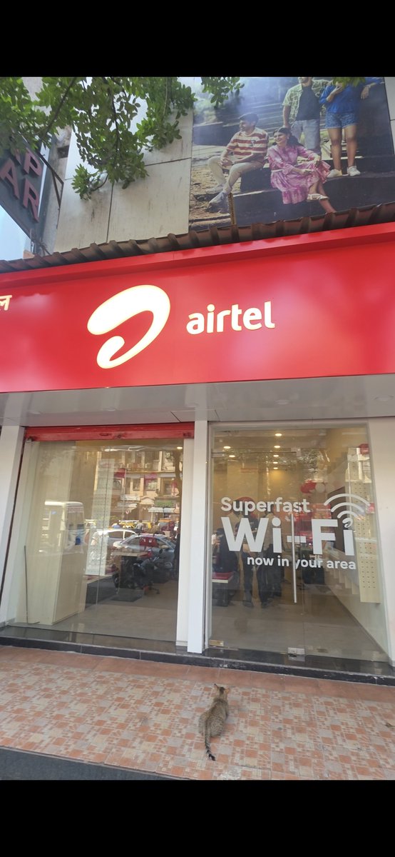 AmreliaRuhez's tweet photo. I wasn't receiving OTPs on my Airtel SIM, so I visited an Airtel Gallery to raise a complaint.

My biggest issue was that there was no proper queue system. Everyone was standing around the customer executives near the computer, which made the whole process chaotic and frustrating.

On top of that, the customer executive's behaviour was extremely rude, and he had absolutely no manners while speaking to customers. As a customer, I found the entire experience very disappointing.

I got so frustrated with the situation that I decided to port my SIM to Jio, as I felt I had no other option.

I request Airtel to please look into this matter, improve the queue management system at the gallery, and take appropriate action regarding the behaviour of the customer executive. 

Customers deserve to be treated with basic respect and professionalism.