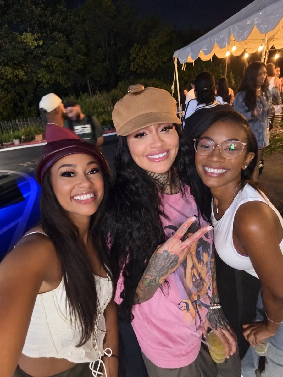 tkorcrave's tweet photo. 🚨#BB28: Taylor and popular R&amp;B singer Kehlani stun in new picture with a fan! https://t.co/Jj5tpF12Uo