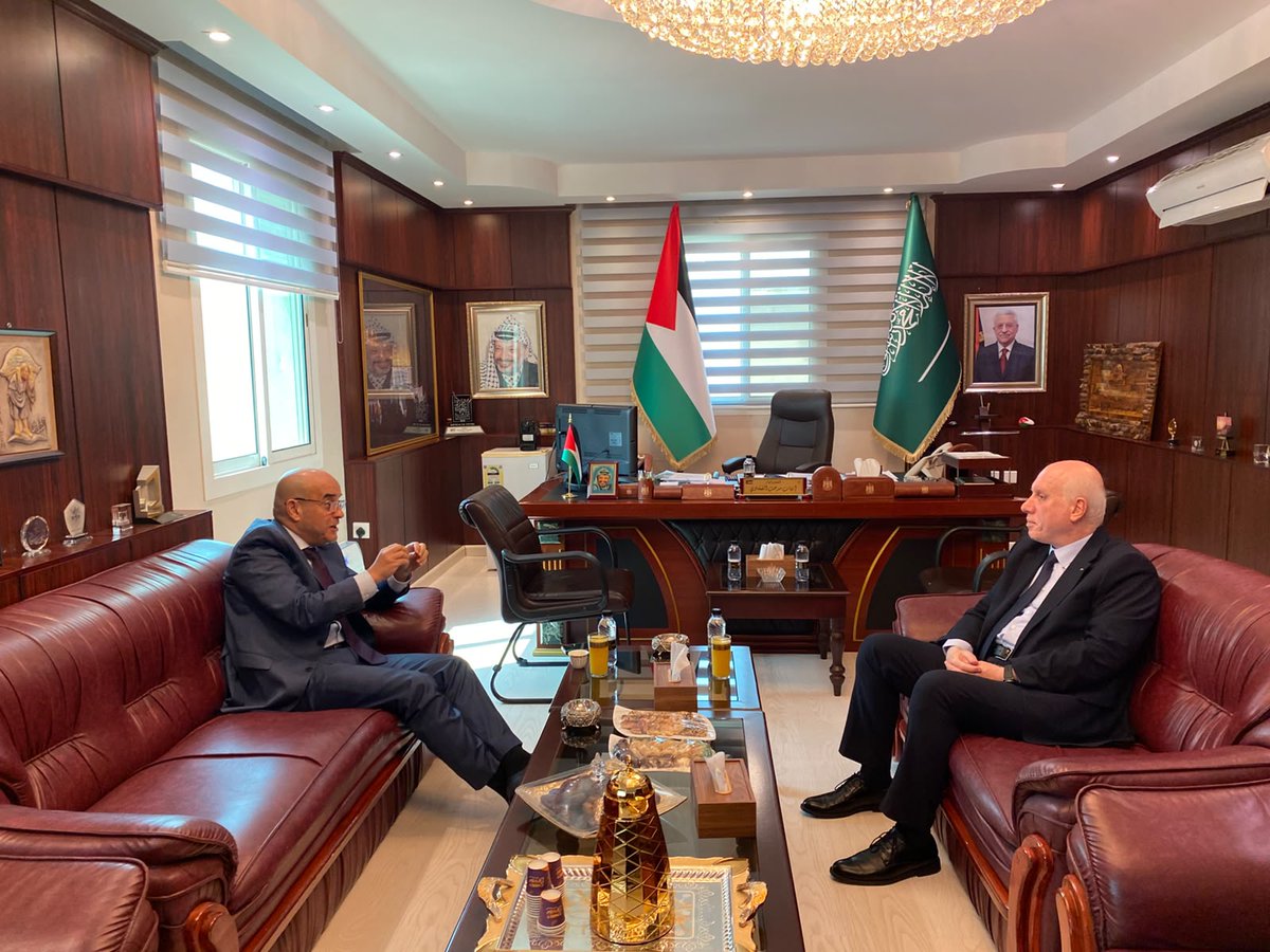 DZconsulateJED's tweet photo. بتاريخ 1/10/2026 قام سعادة السيد/ محمد الحبيب زهانة، القنصل العام، بزيارة مجاملة لسعادة السيد/ إيهاب مدحت القيشاوي، قنصل عام دولة فلسطين بجدة https://t.co/vsfCxLnKAq