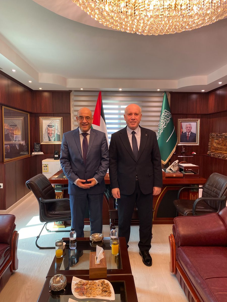 DZconsulateJED's tweet photo. بتاريخ 1/10/2026 قام سعادة السيد/ محمد الحبيب زهانة، القنصل العام، بزيارة مجاملة لسعادة السيد/ إيهاب مدحت القيشاوي، قنصل عام دولة فلسطين بجدة https://t.co/vsfCxLnKAq