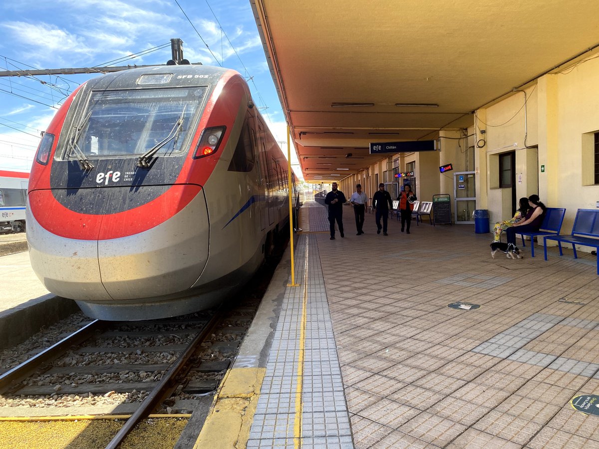EFE_Chillan's tweet photo. ¡Buenos días! 🌇 El servicio de trenes ya está en marcha.🚝
Súbete y continúa tu día con nosotros.✨ https://t.co/BnQWQYiiLu