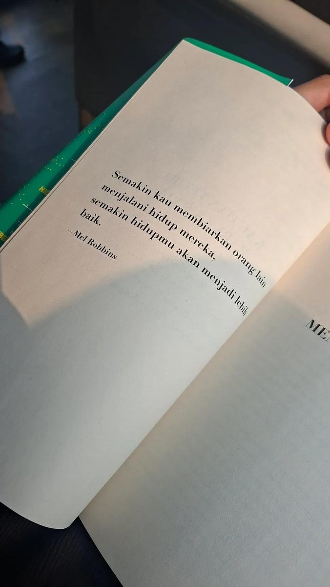 naadhiroh_'s tweet photo. Hukum dasar dari sifat manusia : Kamu engga bisa mengendalikan apa yang orang lain katakan , pikirkan atau lakukan . Setiap kali mencoba mengendalikannya , kamu akan kehilangan kekuatan.

https://t.co/zFugFslQxF https://t.co/NuGUtgywOT