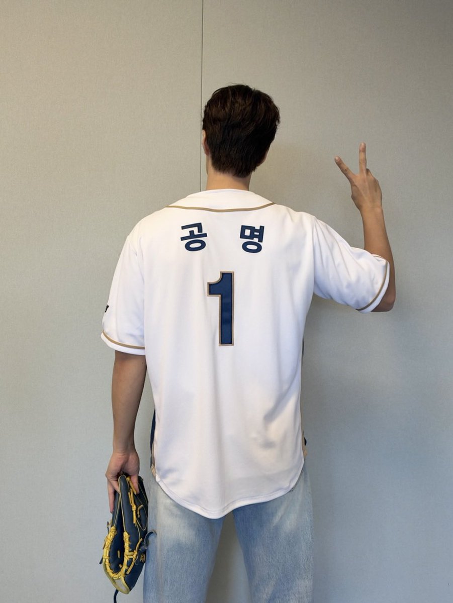 SARAM_ENT's tweet photo. 📸[#공명]
NC 다이노스 시구 완료⚾️

계속 강해환 검색하게 되네 감겼나 봐(팬된 거❌)
시구하는 거 멋있어 도전하고 그러는 것도 멋있고 (이성적 의미❌)

#공명 #Gongmyoung #사람엔터테인먼트 #NC다이노스 https://t.co/zTaZFt4Xln