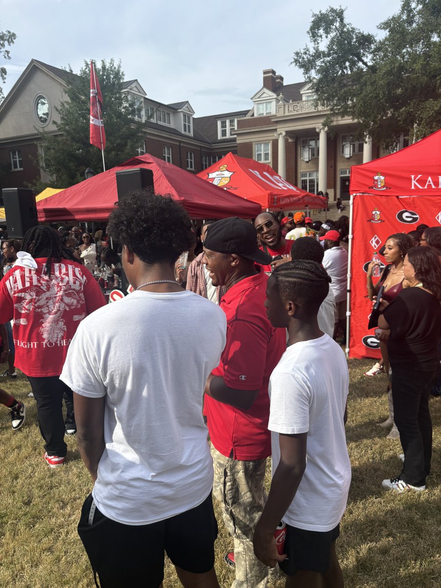 ElijahCamp2010's tweet photo. UGA Homecoming 
@DawgNation @UGAAthletics @UGAfootballLive https://t.co/1QP5hgQQeV