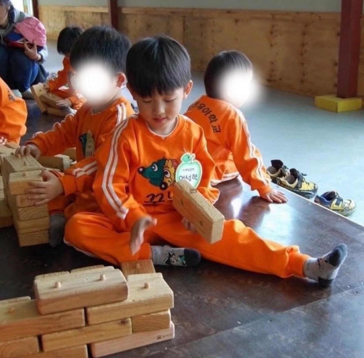 eomkkumneri0113's tweet photo. 가을여행 부여땅 자연미술학교에 왔어요
나무블록놀이도 하고 망치놀이도 하고 재미나게 보내는
꿈내리유치원 지혜로운반 엄성현 어린이 https://t.co/ShOa570Lvg