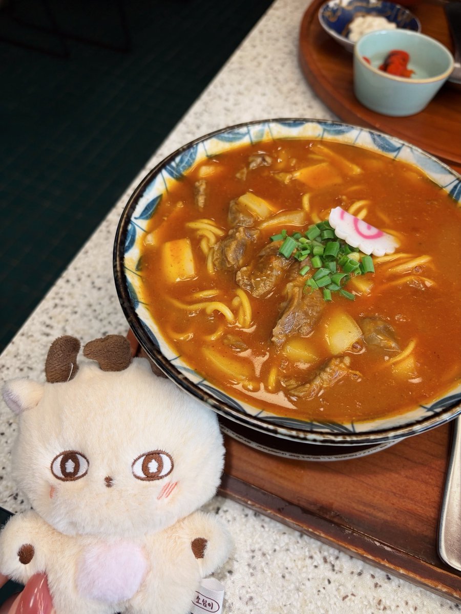 HANSOGUEM's tweet photo. 소심이랑 팝업 웨이팅 냠냠🍛 https://t.co/loaWCi4rOB