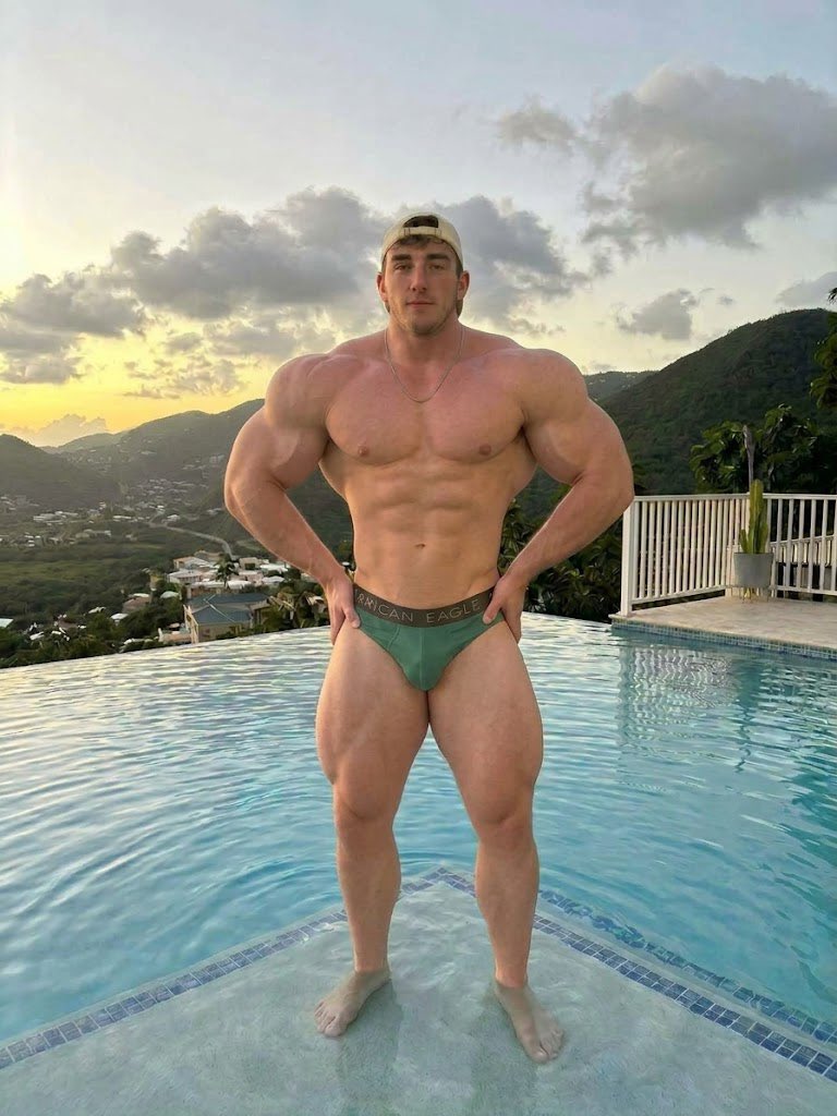 bigbayb0y's tweet photo. Which is better? Big to BIGGER? https://t.co/pRZzj8s0vt