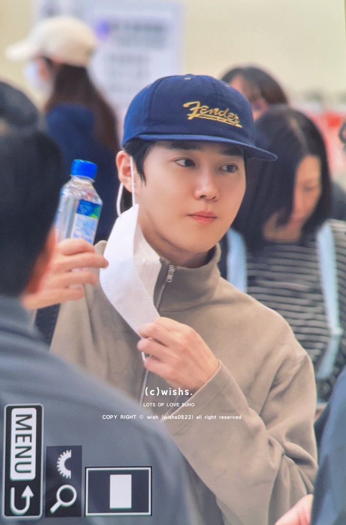 Ace_BBH's tweet photo. Junmyeon at the airport on his way back to Korea from Taiwan!! Safe flight bb! 🤍 https://t.co/xYPIEfmV6x