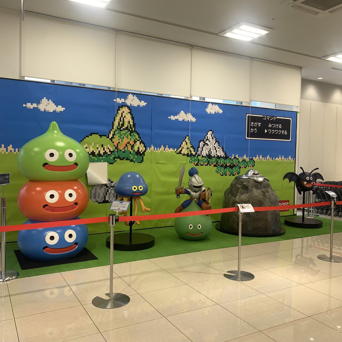 kuma_tomo4's tweet photo. オンライン取りに来たらドラクエ空間だった🥺
7日からコラボらしい👍 https://t.co/TCPd1tRwTh