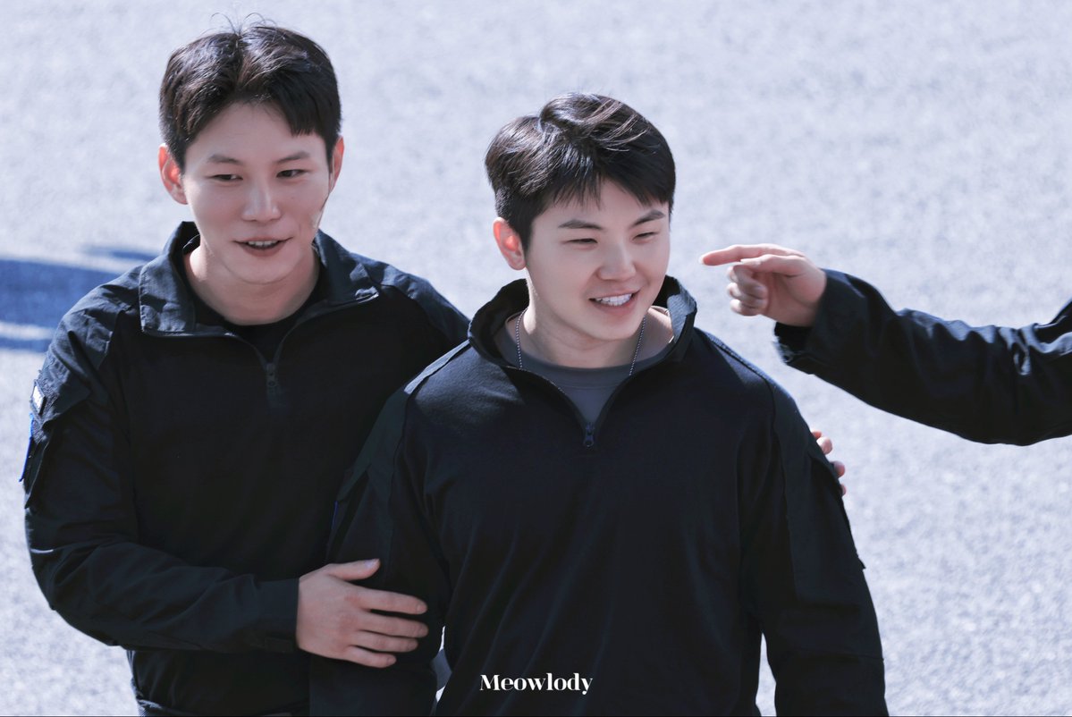 Meowlody_17's tweet photo. 261005 계룡지상군

사랑 받는 우리 지후니❤️

#우지 #WOOZI #세븐틴 
#SEVENTEEN #이지훈 #ウジ https://t.co/Nz301411bS