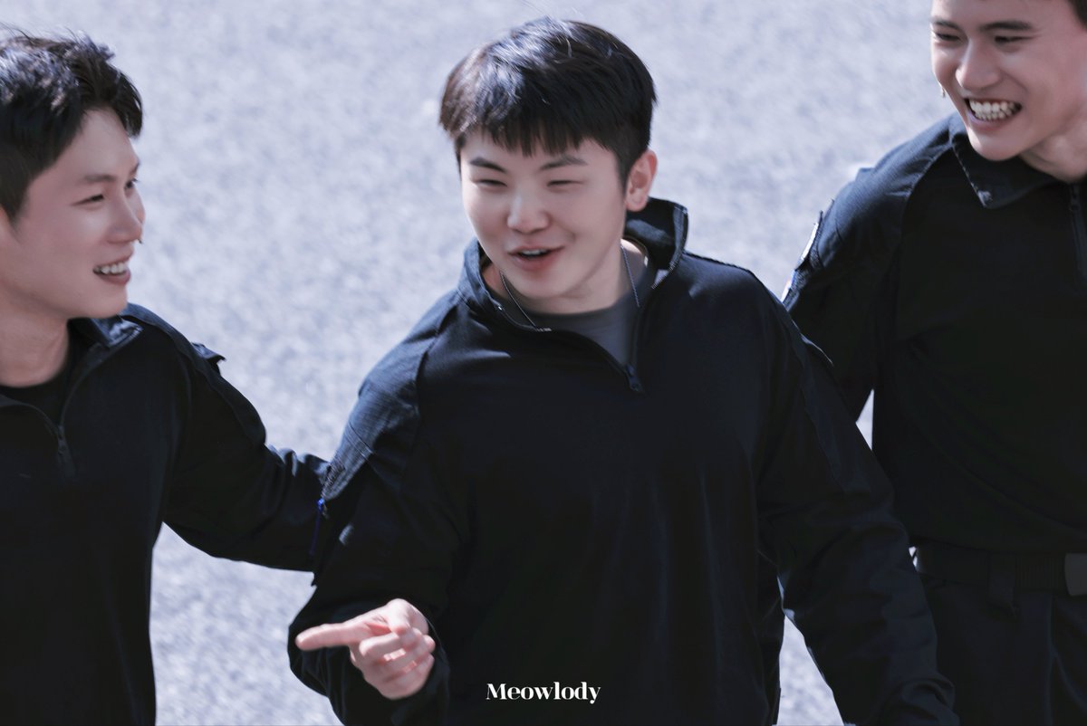 Meowlody_17's tweet photo. 261005 계룡지상군

사랑 받는 우리 지후니❤️

#우지 #WOOZI #세븐틴 
#SEVENTEEN #이지훈 #ウジ https://t.co/Nz301411bS