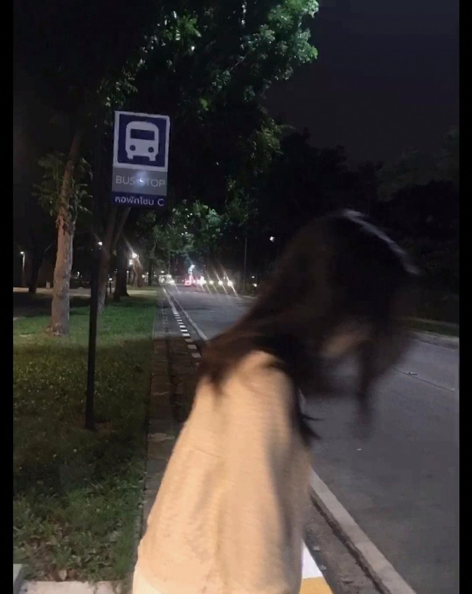 LuckiSingh4's tweet photo. 「明日休みだし夜更かししよう！」って張り切ってる時に限って、22時に猛烈な眠気が来るのなんでだろう！ https://t.co/zFaPImqH4y