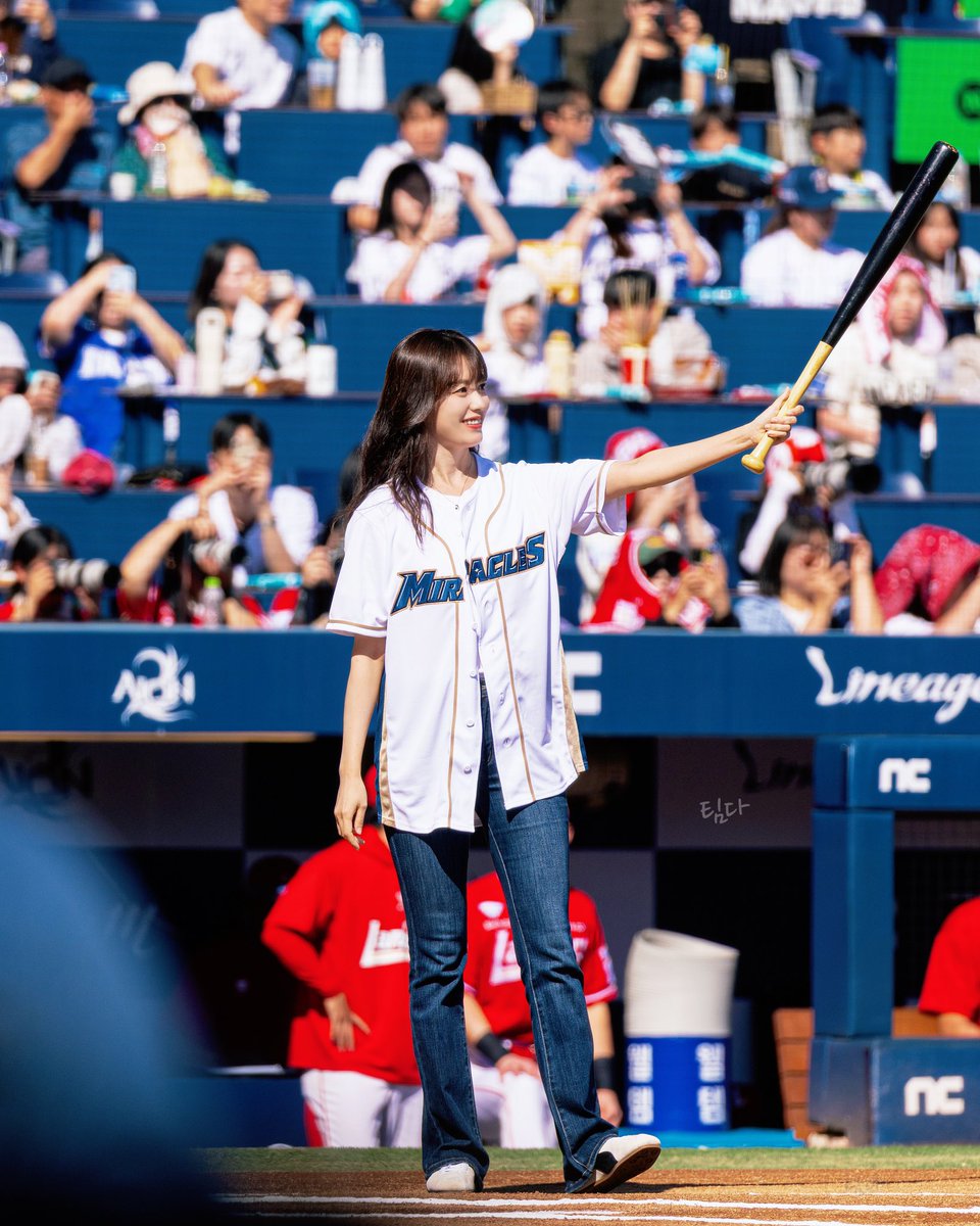 heeyoungiiee's tweet photo. #YourGround leads han hyojoo and gong myung today doing first pitch at changwon nc park⚾️

#HanHyojoo #한효주 https://t.co/jJtKcfF7fw