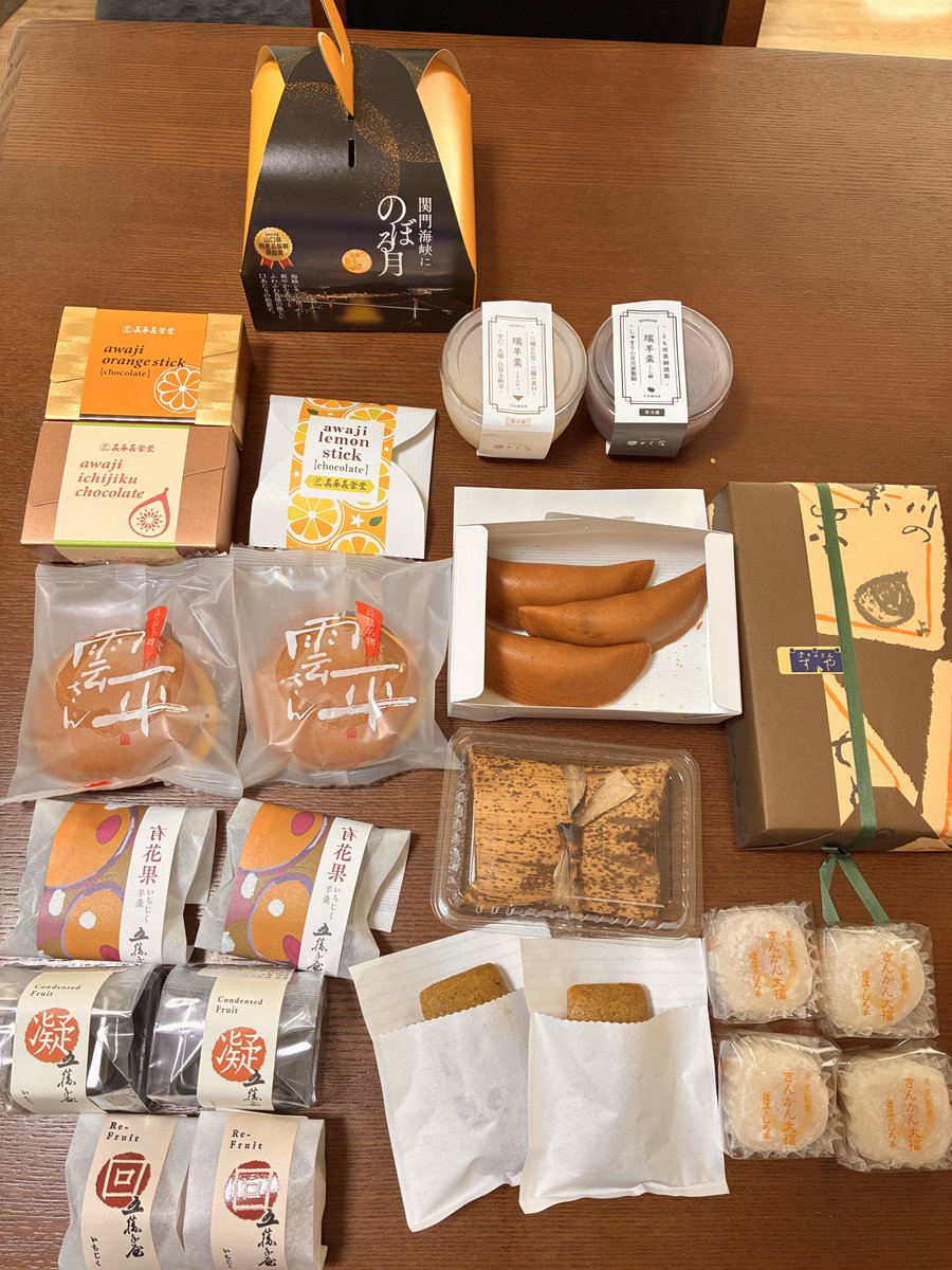 shokorak's tweet photo. #和菓子魂

開店前に到着、すでに120人待ち、とらやのいちじく羊羹は買えませんでしたが、新たな出会いもあり、楽しい〜 https://t.co/h033xNFuSj