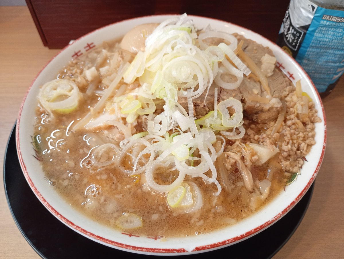 komepunch's tweet photo. @Zei_yeeeahh 実物はこんな感じだね、個人的にちょっと塩分濃いめと感じた、ファミマの方はまだ食ってないから比べらんないけど https://t.co/d35VwXmEU0