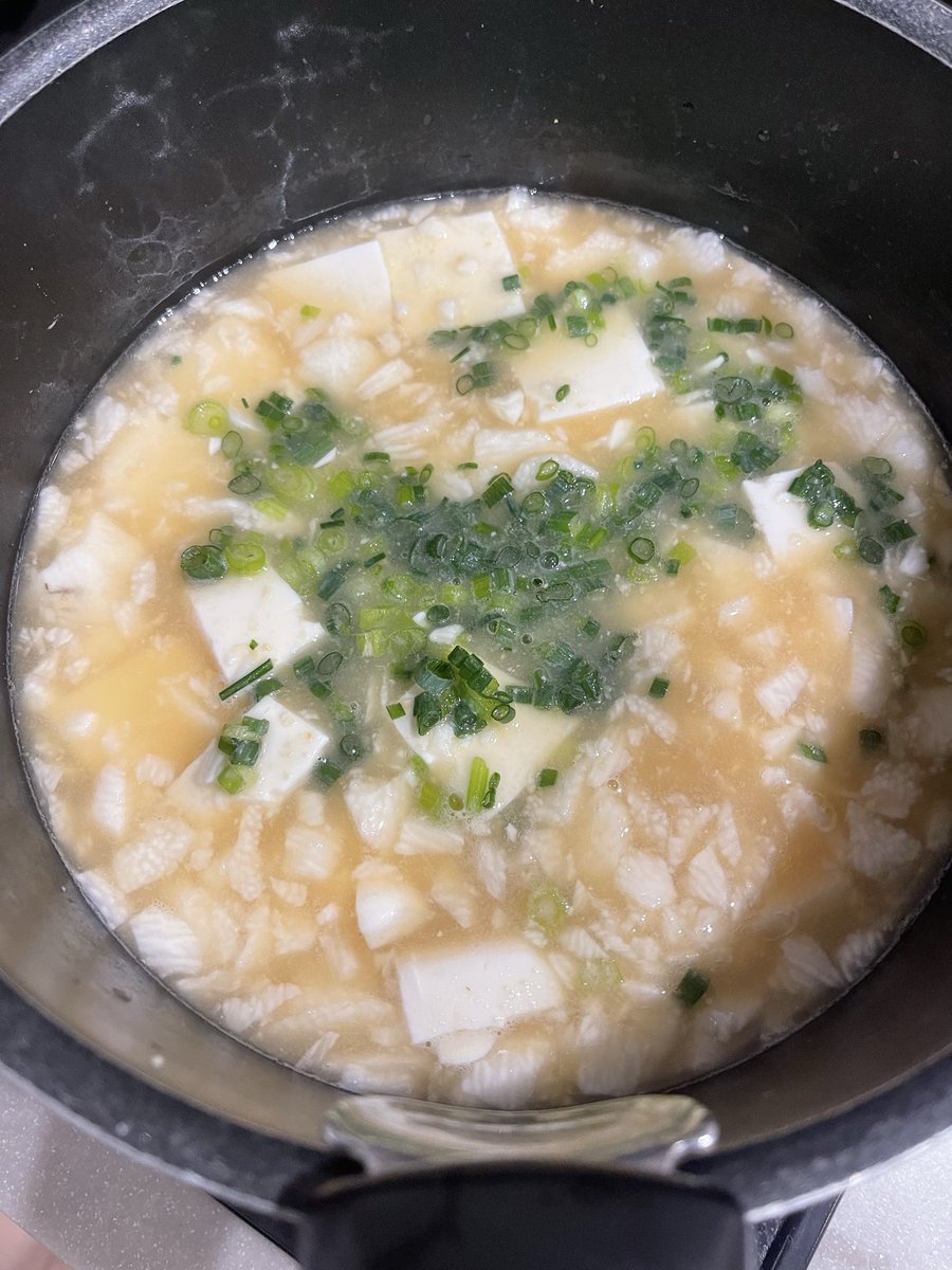 gohan_achamo's tweet photo. 長芋のお味噌汁はこんな感じ🙌
この日は長芋、豆腐、小ネギで作ったよ！
 https://t.co/2ovlbudAAy https://t.co/2bMDUsdukS