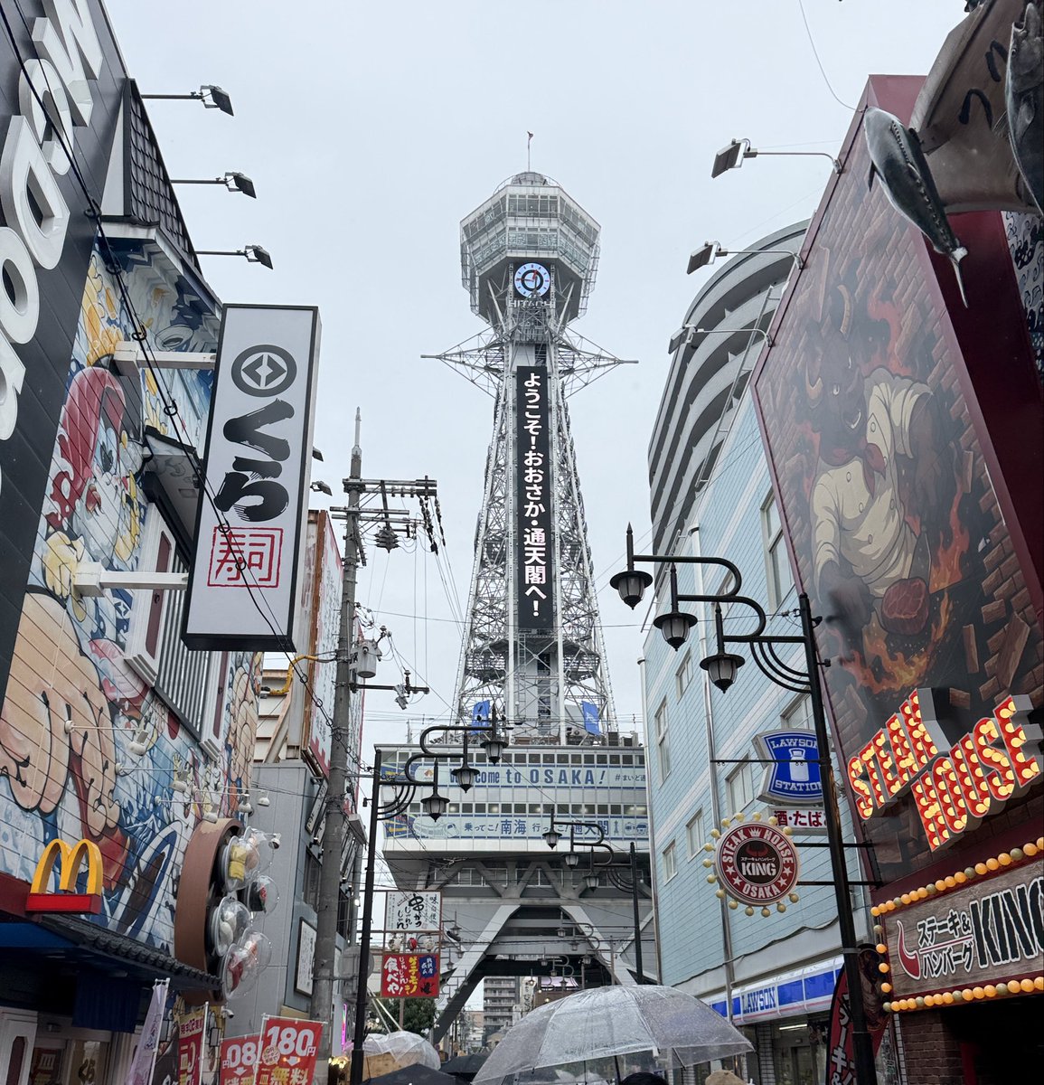 super_trunks_'s tweet photo. 昨日あれから泊まりで2日目観光案内
あいにくの天気だけど喜んでもらえただろうか... https://t.co/ID6jmLCYce
