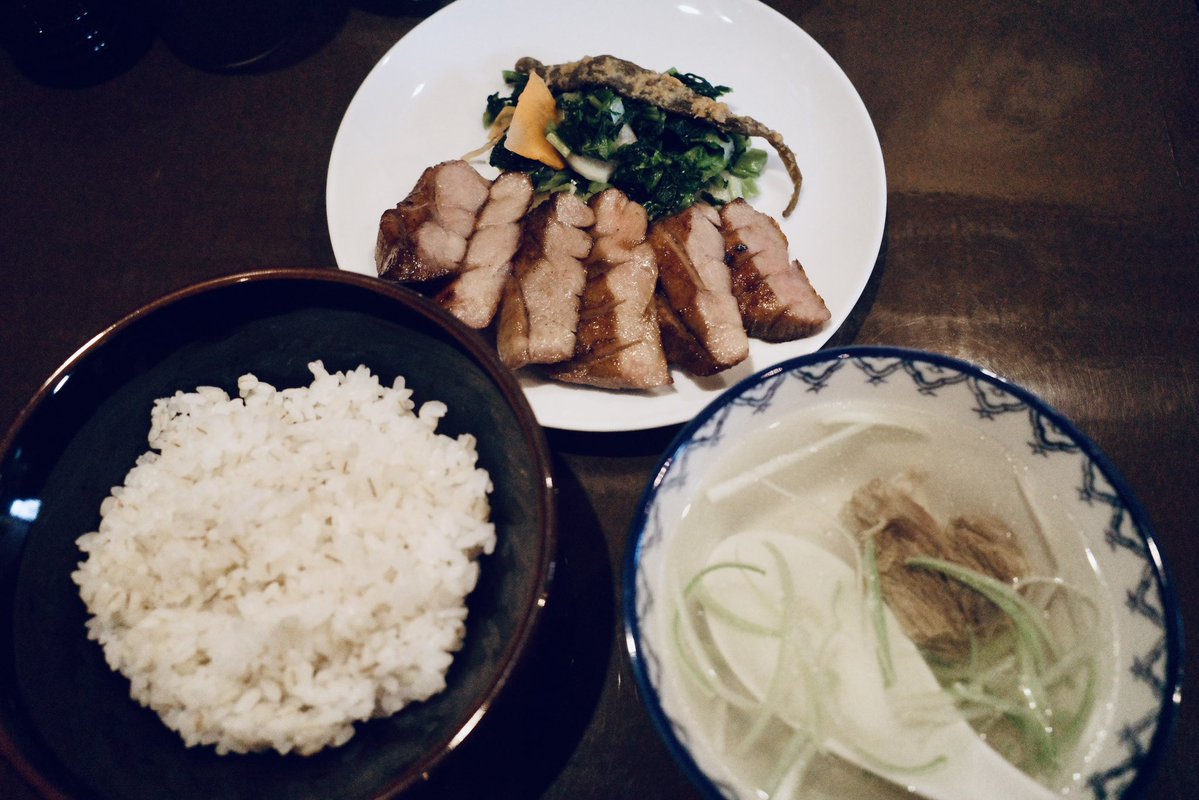 boc_chama's tweet photo. 今日は「仙臺牛たん貴」さんにて牛たんを頂きました。
外がカリカリで中がジューシーで本当に美味しかったです🙏
いつもありがとうございます🙇‍♂️

チャマ爺メモ
藤くん、ヒロ、ヒデちゃん:
牛たん定食３枚 6切れ 月見とろろ

チャマ:牛たん定食3枚 6切れ 麦ご飯半分

#BUMPOFCHICKEN
#RatioClavis
#BOC30th