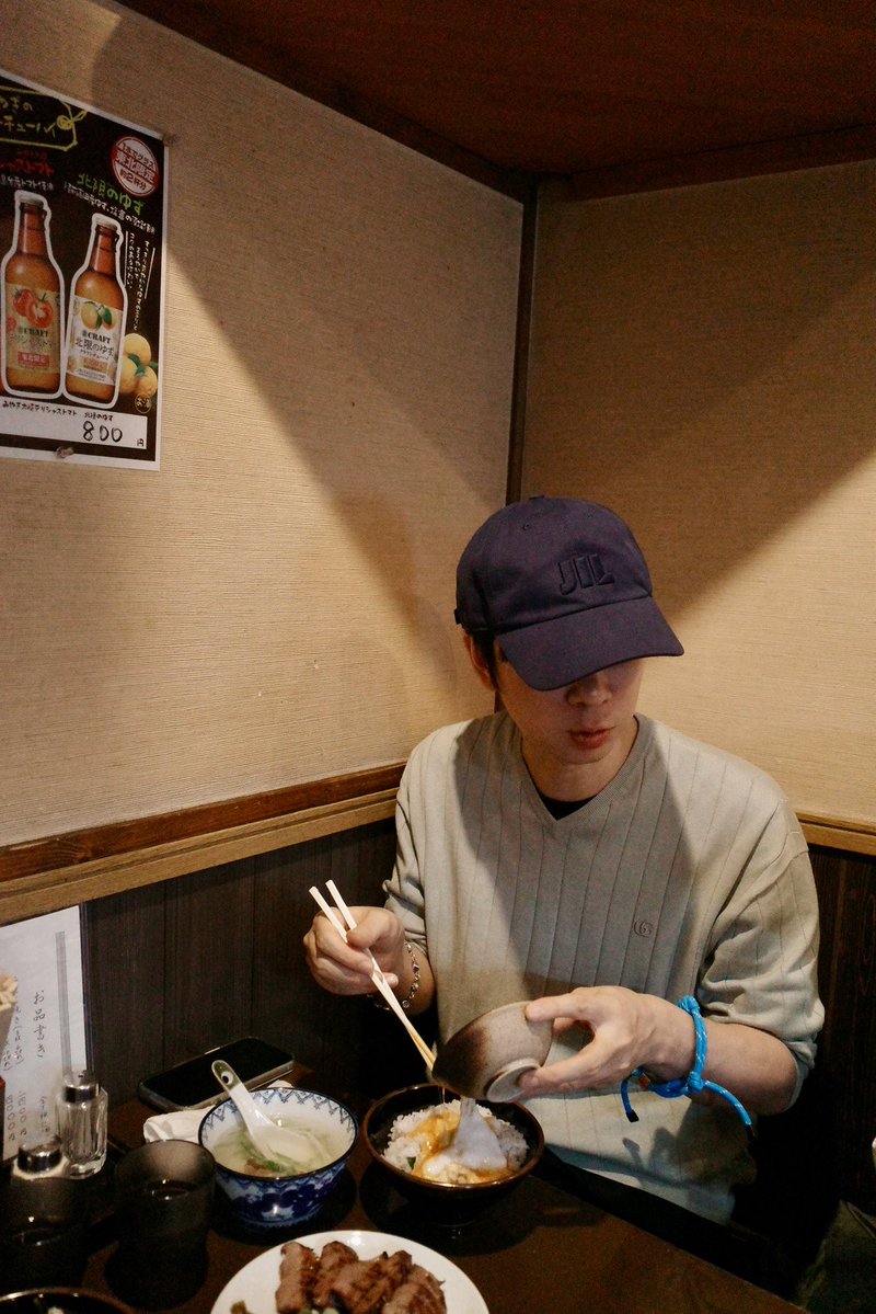 boc_chama's tweet photo. 今日は「仙臺牛たん貴」さんにて牛たんを頂きました。
外がカリカリで中がジューシーで本当に美味しかったです🙏
いつもありがとうございます🙇‍♂️

チャマ爺メモ
藤くん、ヒロ、ヒデちゃん:
牛たん定食３枚 6切れ 月見とろろ

チャマ:牛たん定食3枚 6切れ 麦ご飯半分

#BUMPOFCHICKEN
#RatioClavis
#BOC30th