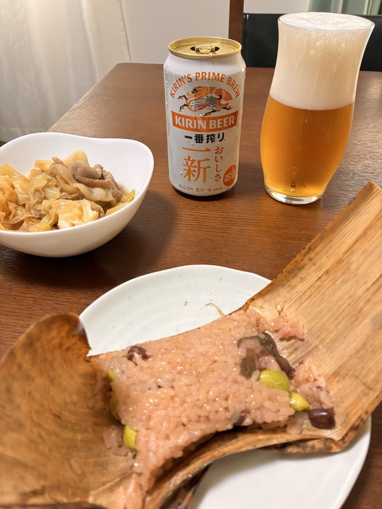 shokorak's tweet photo. #とも栄

しば漬けと枝豆のお赤飯

美味しい〜 https://t.co/2vUNTYwj39
