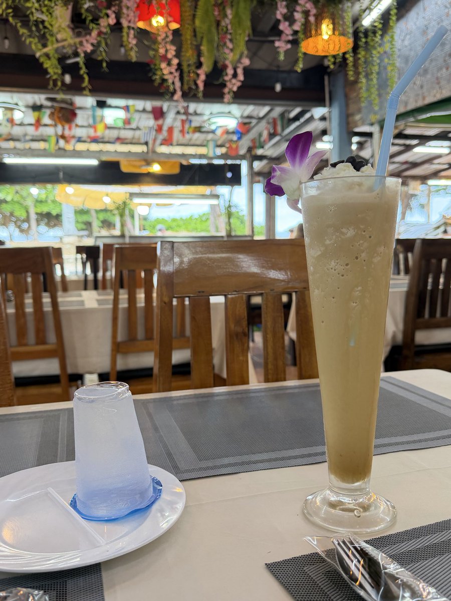 marathon_mac12's tweet photo. Take a little time to enjoy a coffee shake.  Karon beach. https://t.co/IGh2OXHqTB
