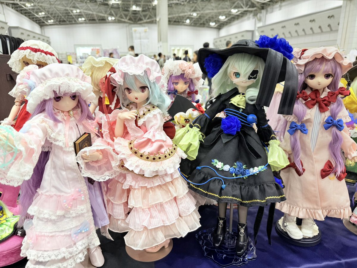 wwwrqd's tweet photo. 例大祭お疲れ様です～
ののあさんのスペースにお邪魔しました。
こんなにたくさんの東方ドールがいて嬉しい！
これからもよろしく՞˶•⩊•˶՞ಣ https://t.co/3UFaT88m2B